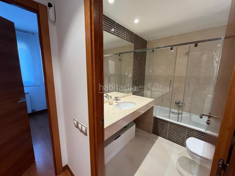 Foto 963413e3-8008-413f-b9d8-c1d7e20826b0. Semi detached house with heating parking in Estadi-Santa Anna Vic