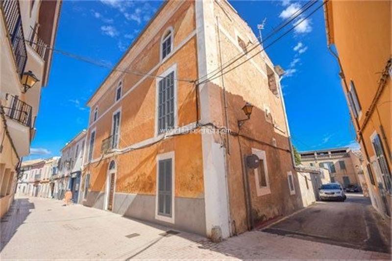 Foto bcbe71f9-e020-4cbc-bfb7-664e6a27be85. Casa  señorial de principios de siglo en Son Servera poble Son Servera