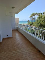 Lloguer Pis  Illa de malta. Se alquila piso en ciudad jardin con terraza y vistas al mar.
