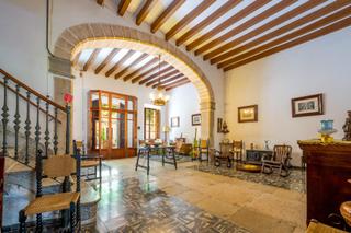 House in Binissalem. Casa señorial con jardín en binissalem