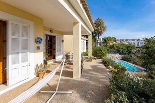 Chalet in La Bonanova. Villa exclusiva con vistas al mar en la bonanova