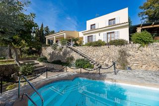 Xalet a La Bonanova. Villa exclusiva con vistas al mar en la bonanova