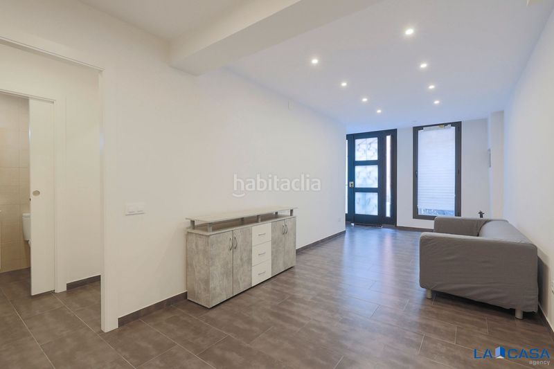 Foto acc9a439-6f6d-4602-916f-35420e98e307. Planta baixa a Sants-Badal Barcelona