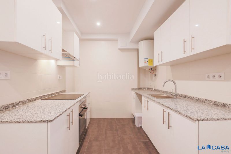 Foto cecacb38-6d13-4e08-8e7c-c99d89906507. Planta baixa a Sants-Badal Barcelona