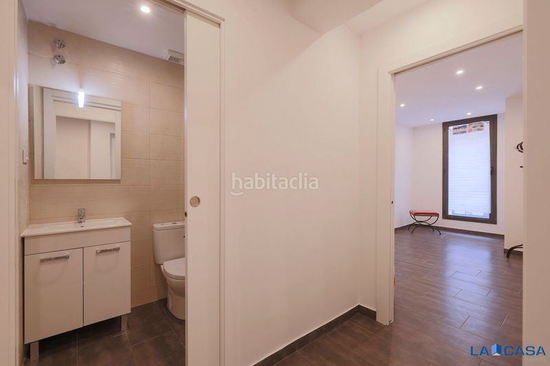 Foto f7097332-9177-4de1-b3bc-6e0e527f933c. Planta baixa a Sants-Badal Barcelona