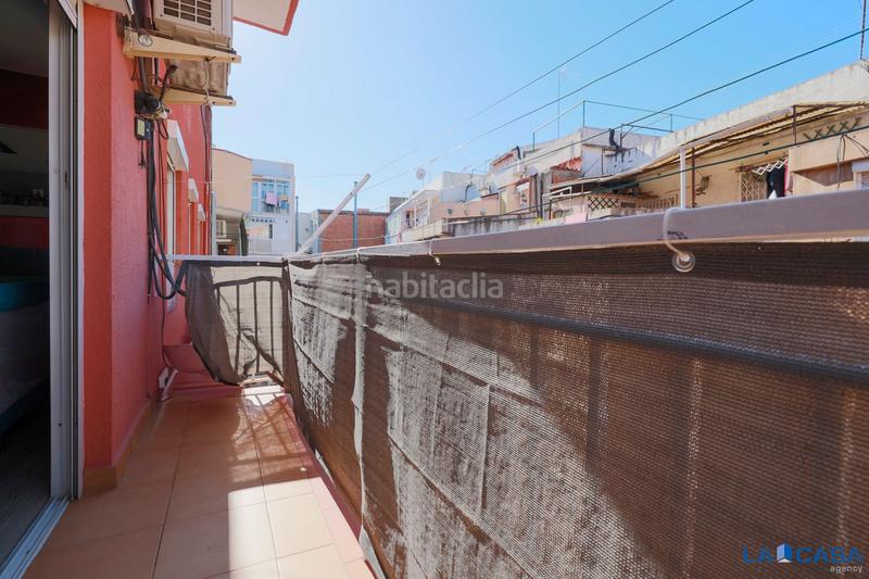 Foto 8a8264ff-b7c3-42b7-b691-b980bad759fa. Etagenwohnung mit heizung in Sant Crist Badalona