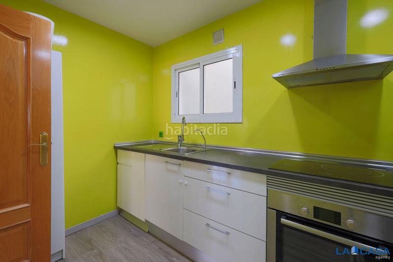 Foto 8e4a560a-3485-4127-8eff-c3b8f055e402. Flat with heating in Sant Crist Badalona