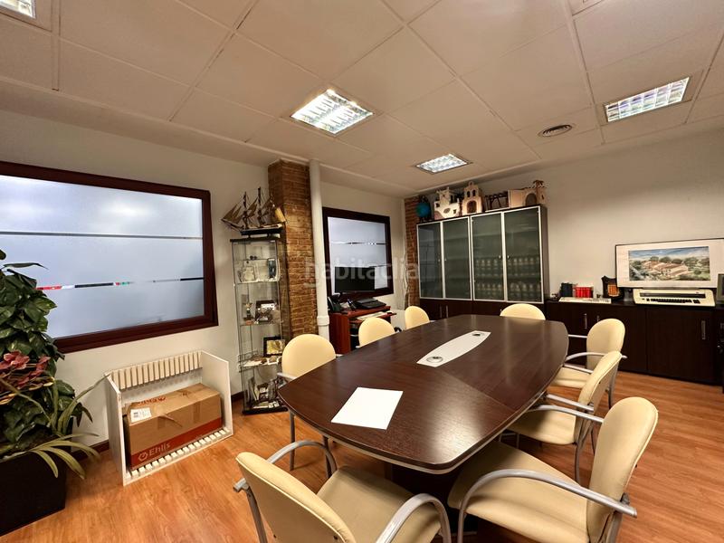 Foto 6bf8e400-0c59-41c7-b4b6-fe0356d01d7c. Local commercial avec chauffage dans Sants-Badal Barcelona