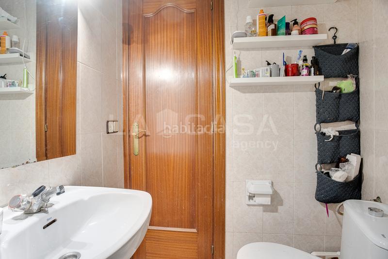 Foto 4adb8cc0-c078-46a2-9ec4-55b8f45525cc. Piso en Prosperitat Barcelona