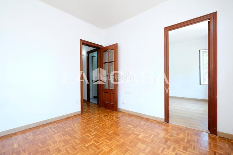 Foto 39077646-074b-4074-ba18-f8852a259843. Appartamento in Turó de la Peira Barcelona