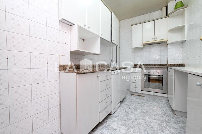 Foto 597841cc-ca25-4cf1-a6d2-b79c87d0d99b. Pis a Turó de la Peira Barcelona