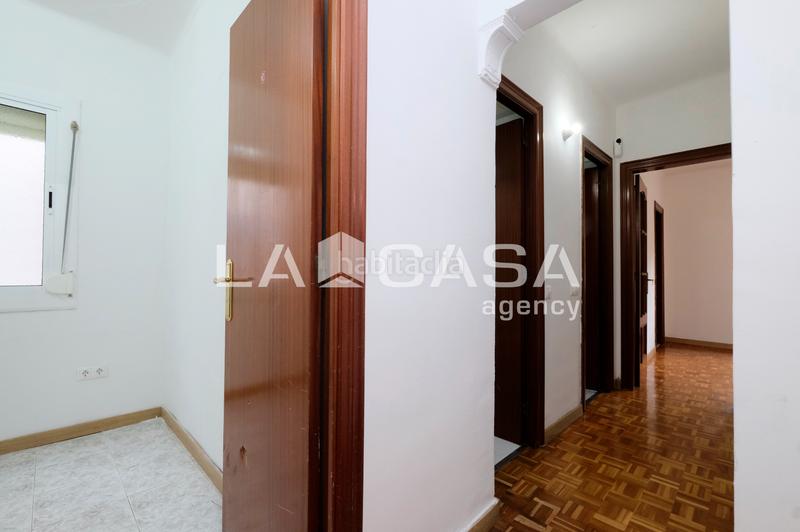 Foto b9173d20-6c91-449f-b676-1b439d440de3. Piso en Turó de la Peira Barcelona