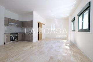Etagenwohnung  Carrer del berguedà. ?? ¡oportunidad única! local reformado con proyecto de cambio de