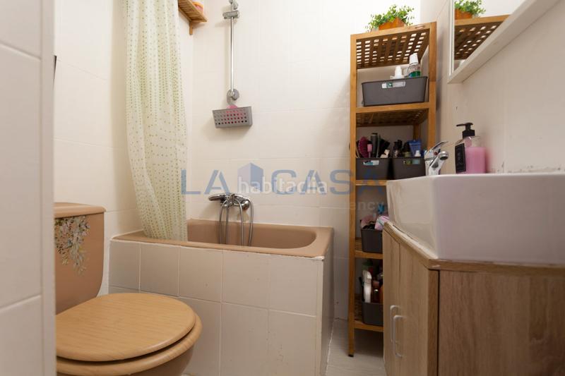 Foto bdc07e25-8b3a-4409-8aa3-1a936f264cb4. Pis amb calefacció a La Florida Hospitalet de Llobregat (L´)