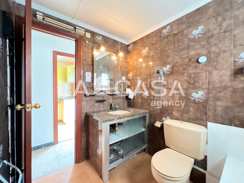 Foto f95ade7b-0852-42e1-936d-94acabb8bf6c. Attico in Prosperitat Barcelona