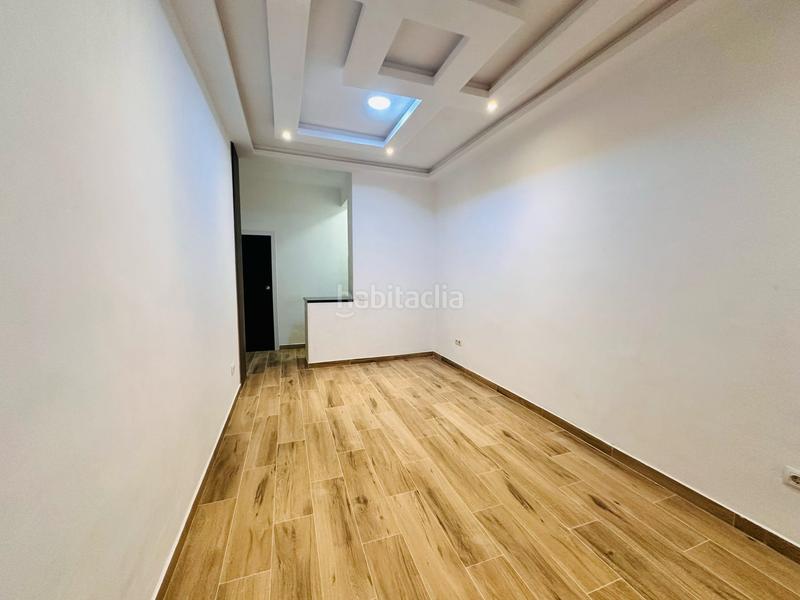 Foto d73ef938-a74b-4f42-9b4b-8ce0e5c3a95b. Local comercial en Carmel Barcelona