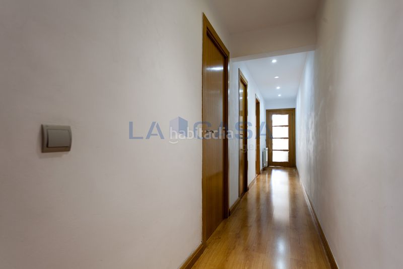 Foto cecd3f91-045f-4241-9fc3-2a6322363955. Pis amb calefacció a El Camp de l´Arpa del Clot Barcelona