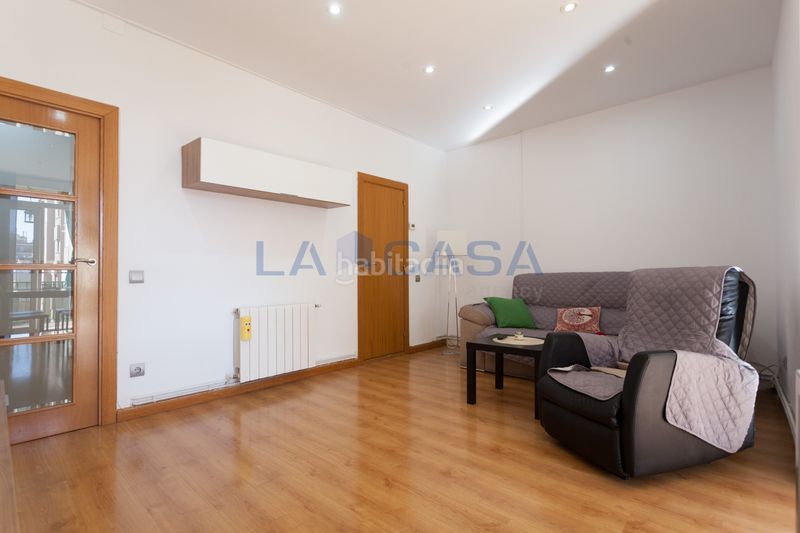 Foto d82cf5db-2384-4fa0-8e31-755e15f7e090. Pis amb calefacció a El Camp de l´Arpa del Clot Barcelona