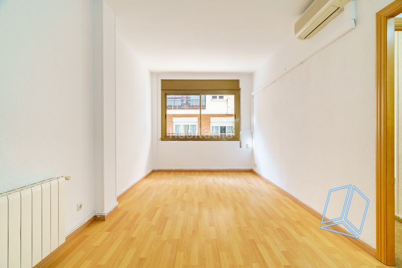 Foto ecd9e8ee-8619-4b67-976f-5398244d872c. Pis amb calefacció a Baix Guinardó Barcelona