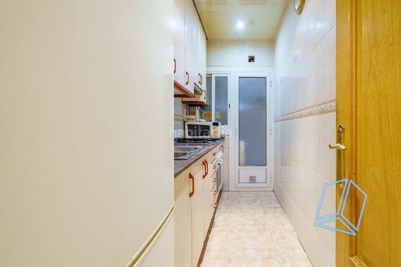 Foto f15c3252-b15a-4743-889b-dcf40023d6bd. Pis amb calefacció a Baix Guinardó Barcelona