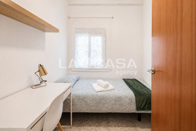 Foto e4eb66b8-ee7a-41aa-a74d-c1afaca6589a. Àtic amb calefacció a Provençals del Poblenou Barcelona