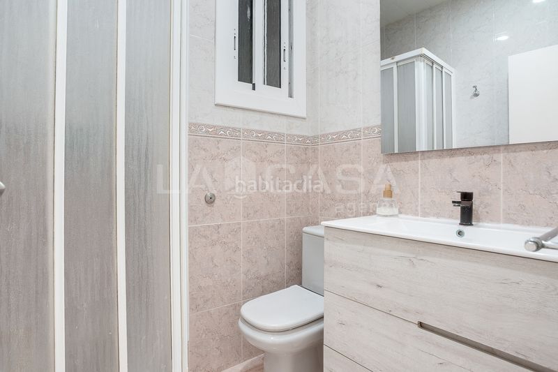 Foto 099a84c0-2d3d-4859-8736-a7bf22490cdf. Pis a Provençals del Poblenou Barcelona
