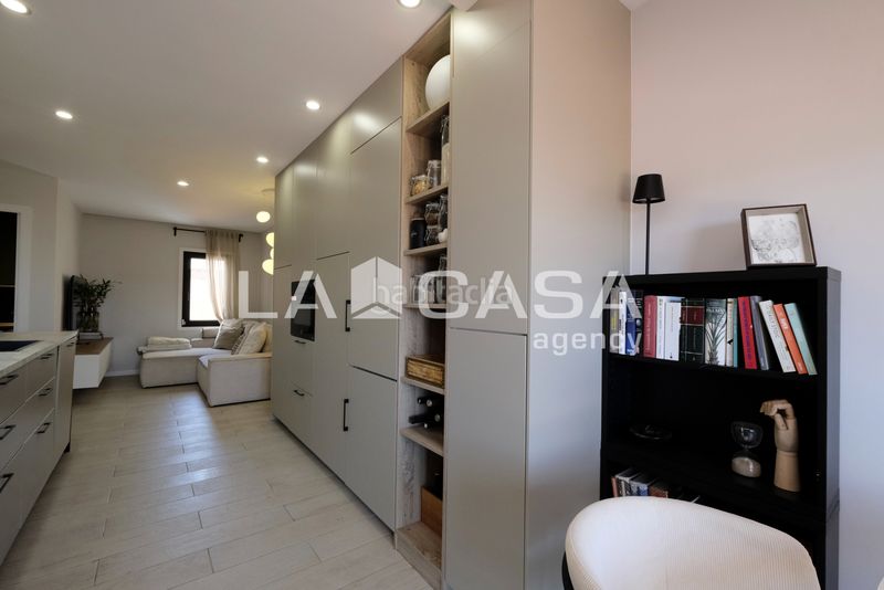 Foto bbd93cca-1838-4beb-aa0c-a4f92bdae2a6. Àtic amb calefacció a Porta Barcelona