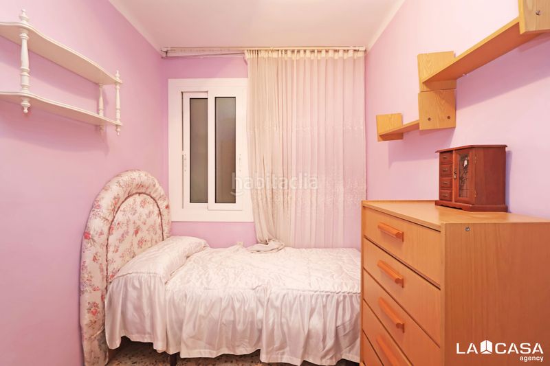 Foto f0435039-854c-4671-8f46-404bb8788046. Pis amb xemeneia a Can Vidalet Esplugues de Llobregat