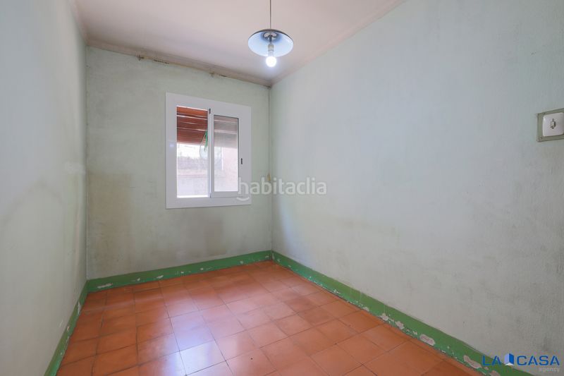 Foto f88264df-3bb5-4e7a-8a75-c7fb80ea5cff. Piso en La Bordeta Barcelona