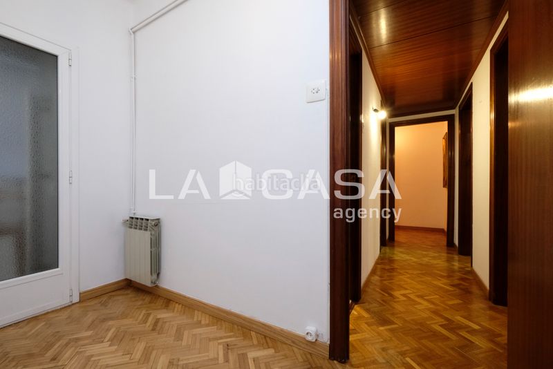 Foto 1c959a83-bd08-4b87-8d62-f732cb2f03ea. Piso en Turó de la Peira Barcelona