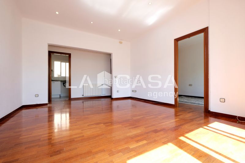 Foto d1fd23d8-7580-46fb-8255-1d5fc65c86f5. Pis amb calefacció a Vilapicina - Torre Llobeta Barcelona