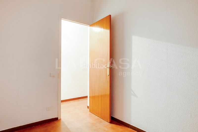 Foto 4910ed6c-2f89-4d92-aa83-35c2b16b28b0. Pis a Sants Barcelona