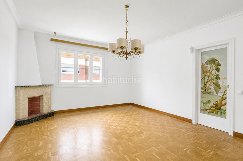 Foto c2d1e654-85a5-4cde-ac82-59542a67e383. Pis amb xemeneia calefacció a Congrés - Indians Barcelona