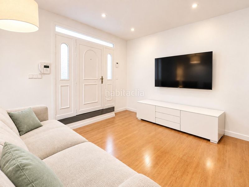 Foto d6c4c80f-68d3-4c00-9c83-f69745a9cd28. Flat with heating in Sants Barcelona
