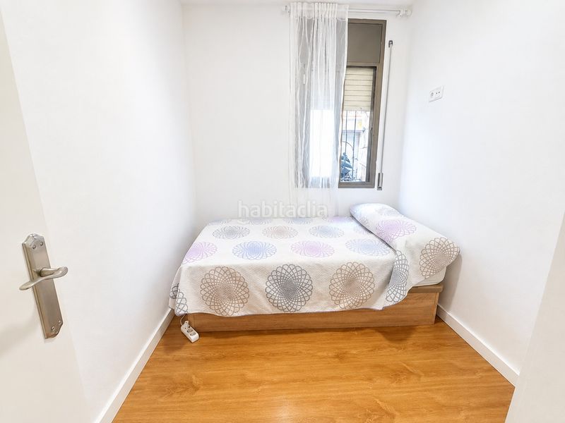 Foto f28515f2-1f76-441d-be94-ac75d3bad19d. Flat with heating in Sants Barcelona