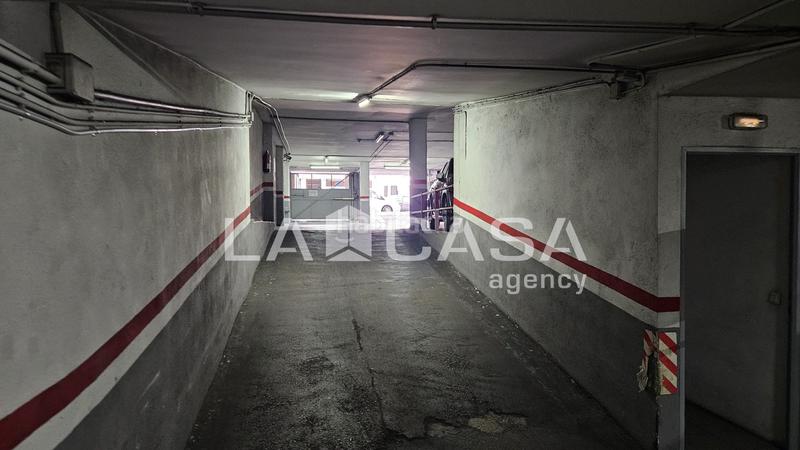 Foto 9cd8d61a-7500-4197-83ef-f0af7847f204. Aparcament cotxe a Centre Santa Coloma de Gramenet