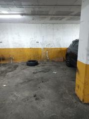 Aparcament cotxe a Fondo. Plaza de parking en zona fondo