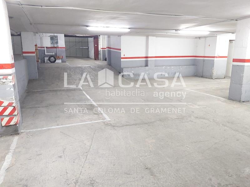 Foto 00f22a5a-7501-4ef6-bedb-89c2f026b8fe. Aparcament cotxe a Centre Santa Coloma de Gramenet