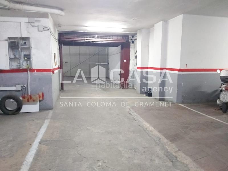Foto a8555a5e-c400-4ed5-afff-2a60c63ce637. Aparcament cotxe a Centre Santa Coloma de Gramenet