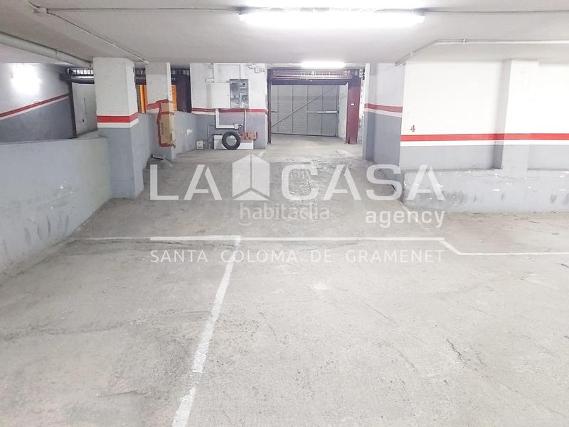 Foto e15380d9-bc36-4419-b703-c69944f8b70a. Aparcament cotxe a Centre Santa Coloma de Gramenet
