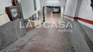 Aparcament cotxe a Santa Rosa