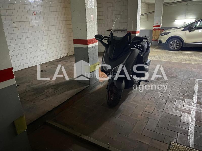 Foto 41f6fd34-e541-4067-aa51-98a84142630b. Aparcament cotxe a Centre Santa Coloma de Gramenet