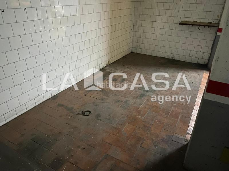 Foto abaf7669-f8ea-4761-b8fd-dc6b131c573a. Aparcament cotxe a Centre Santa Coloma de Gramenet