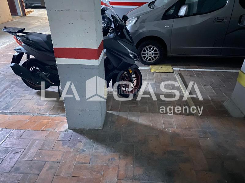 Foto c5d30fa5-16a2-4607-b979-9ed8391be8e6. Aparcament cotxe a Centre Santa Coloma de Gramenet