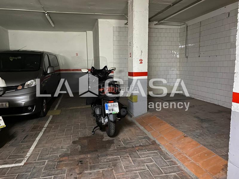 Foto b42f36c6-aaf3-4507-9e24-e6b9a6e968b2. Parking coche en Centre Santa Coloma de Gramenet