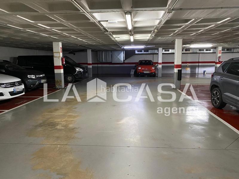 Foto 6dbadd57-c968-4280-a766-ec123766ca74. Parking coche en El Raval Santa Coloma de Gramenet