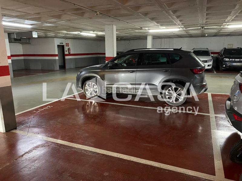Foto a4187019-82ec-41f5-a162-7ac87c49250e. Parking coche en El Raval Santa Coloma de Gramenet
