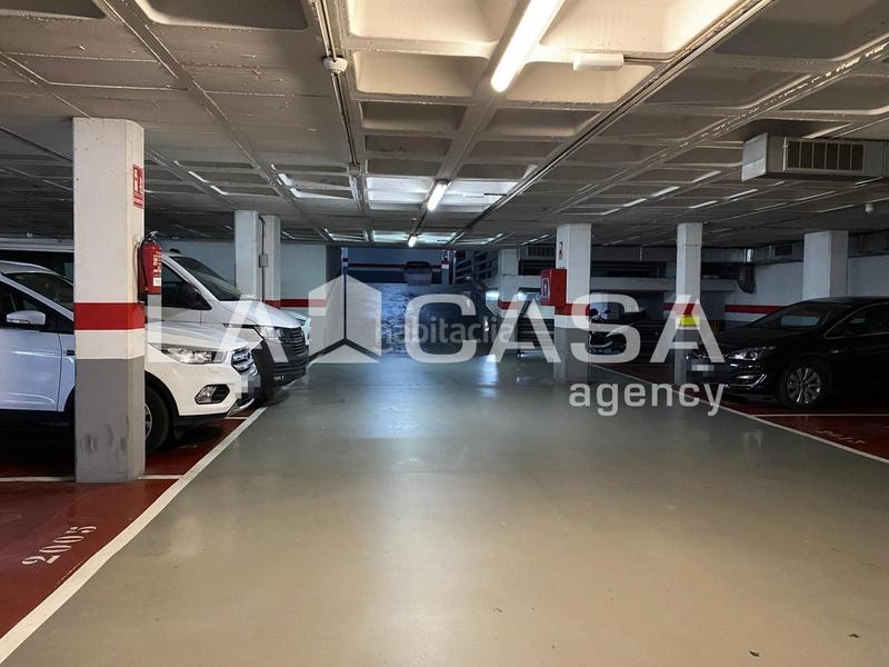 Foto b7c18df8-5846-44eb-a2fa-a42257546b58. Parking coche en El Raval Santa Coloma de Gramenet