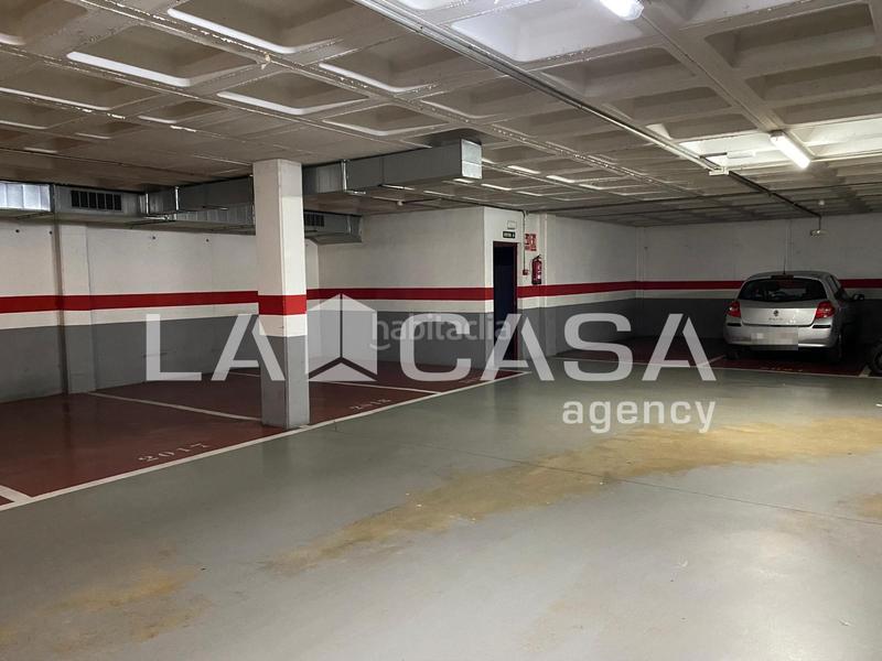 Foto da3ccf53-908a-427e-9795-a1c62dd1ff41. Parking coche en El Raval Santa Coloma de Gramenet
