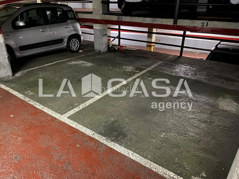 Foto 683ae611-d19c-44dc-a2ef-3427e1be0e64. Posto auto in Santa Rosa Santa Coloma de Gramenet